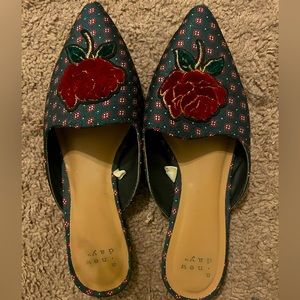 Rose Appliqué Pattern Statement Mules